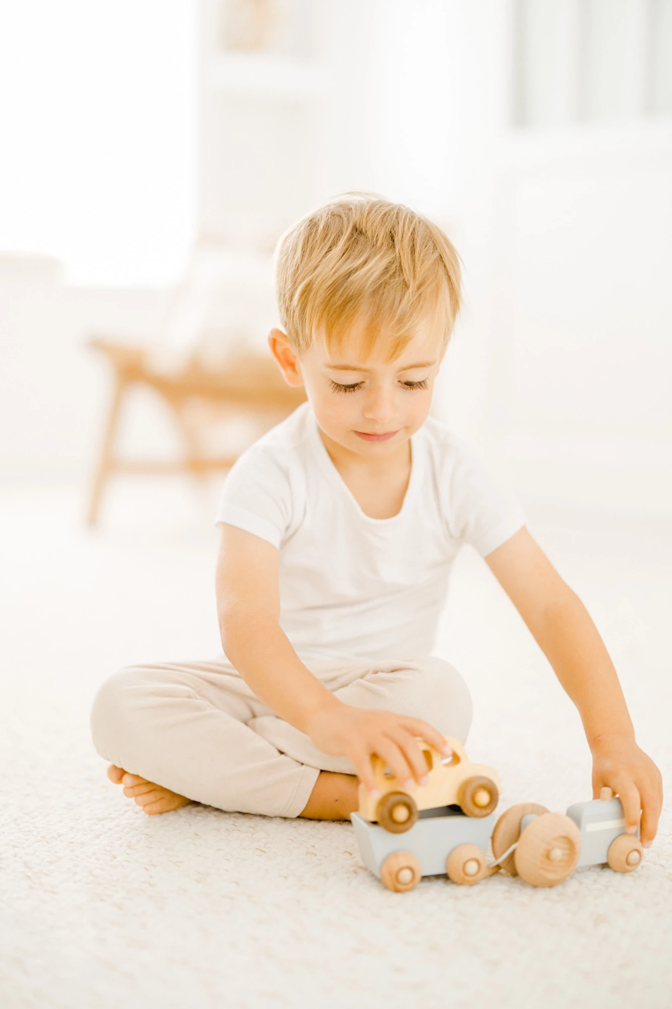 enfant jouet jouer beige marron